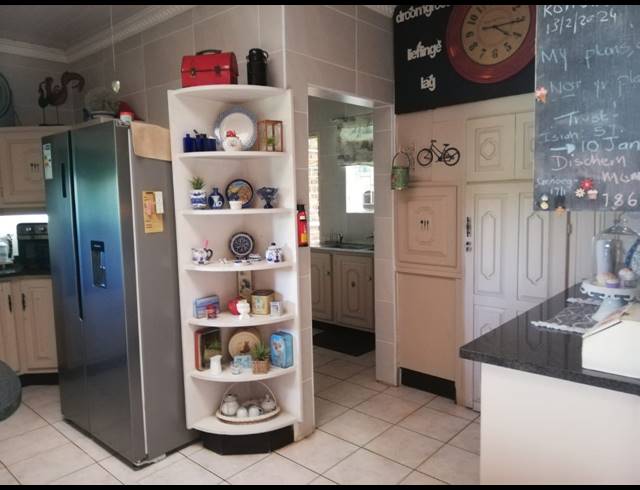 5 BEDROOM HOUSE FOR SALE IN FALCON RIDGE